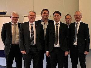 Der ehemalige und amtierende Vorstand des AVIABELT Bremen e.V. (v.l.): Dr. Rainer Tinscher, Holger W. Oelze, Dr. Jörn Burkert, Michael Hoffmann, Ludger Fröbel und Volker Lamberti.