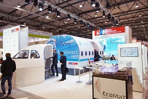 Messehalle mit dem Fokus auf den Stand von Aviaspace