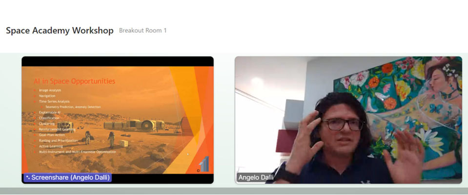 Screenshot eines Breakout Rooms im Space Academy Workshop. Auf dem einen Bild sieht man die Präsentation von Angelo Dalli, und auf dem anderen Bild ihn selbst.