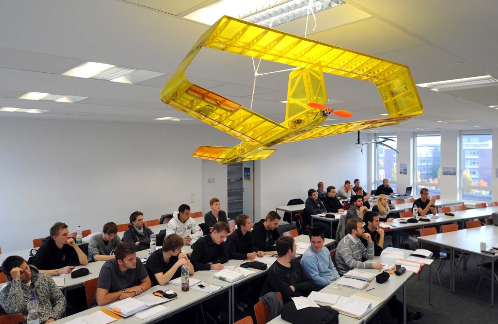 A wide variety of study and training courses ensure training and development (© Ingo Wagner)