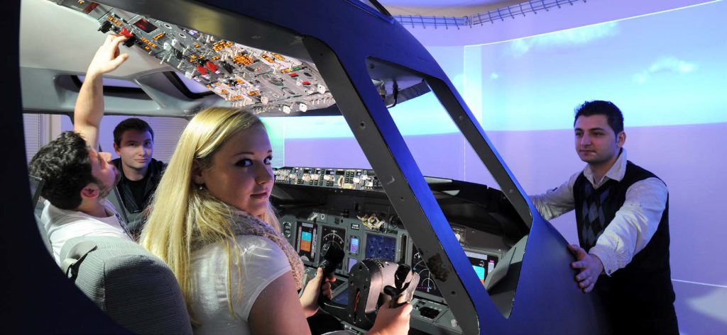 Students and the flight simulator they programmed and built (© Ingo Wagner).