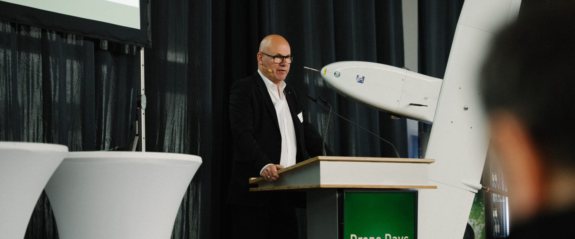 DSC01384 Harald Rossol, Geschäftsführer der b.r.m. IT & Aerospace GmbH, eröffnet die Drone Days am ersten Tag in der Bremenhalle am Flughafen Bremen.