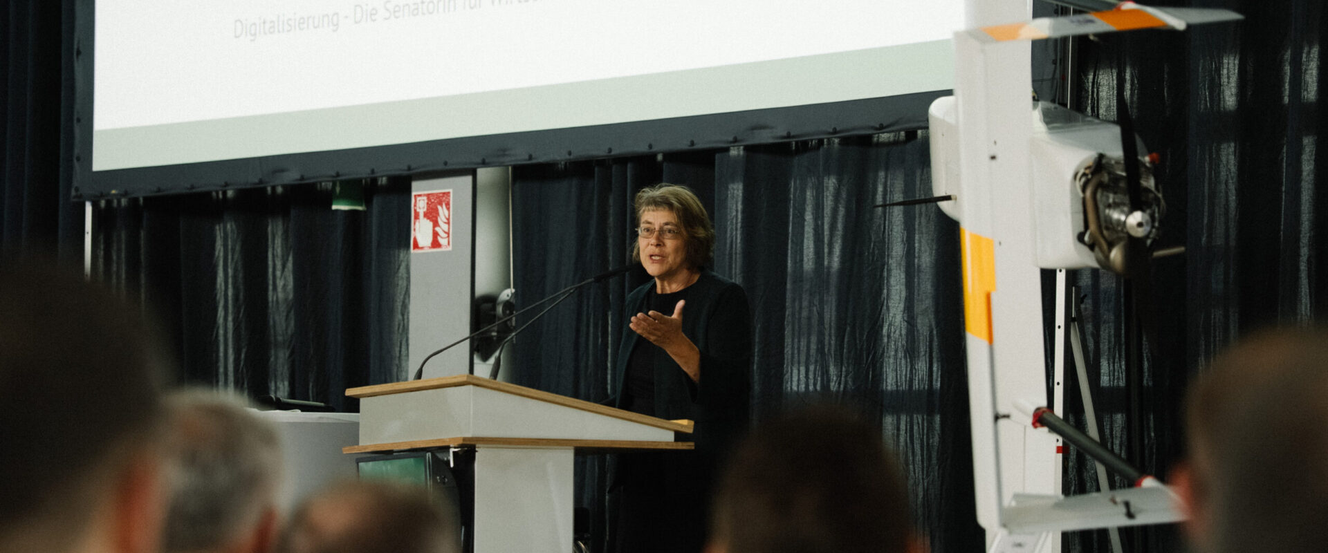 DSC01414 Frau Staaträtin Maike Frese, Staatsrätin für Wirtschaft bei der Senatorin für Wirtschaft, Häfen und Transformation begrüßt die Besucher der Drone Days 2025