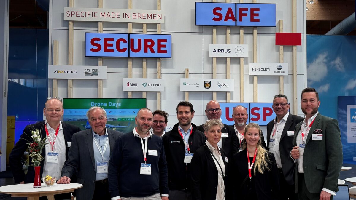 Bremer Delegation auf der Space Tech Expo (Von links nach rechts: Martin Nägele - OptoPrecision GmbH Maximilian Strauß - b.r.m. IT & Aerospace GmbH Kai Brune - Fraunhofer IFAM Jannis Balke - Aviaspace Bremen e.V. Tim Strohbach - Fraunhofer IFAM Harald Rossol - b.r.m. IT & Aerospace GmbH Sarah Rietmueller - Wirtschaftsförderung Bremen Andreas Eickhoff - Senatorin für Wirtschaft, Häfen und Transformation Markus Rossol - b.r.m. IT & Aerospace GmbH © AVIASPACE BREMEN e.V.