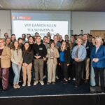 Die Gewinnerinnen und Gewinner der Bre3D-Award mit Wirtschaftssenatorin Kristiana Vogt (erste Reihe, 3. von rechts). Foto: WFB/vncy